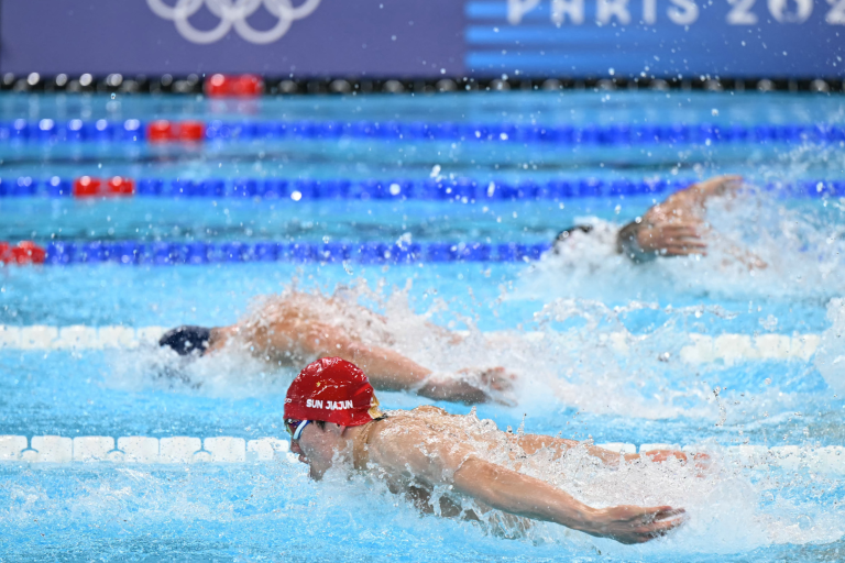 Parigi, nuoto: la Cina strappa agli Usa l’oro nella staffetta maschile