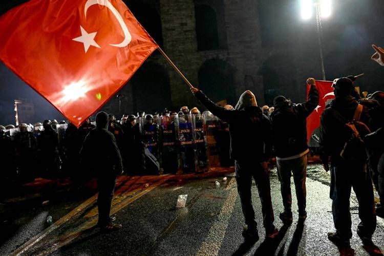 Turchia, ancora proteste per arresto Imamoglu