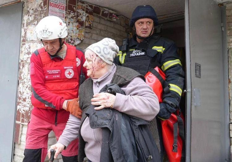 Ucraina, si tratta per la tregua, ma si continua a combattere