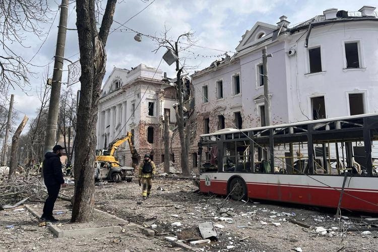 Ucraina, ancora attacchi russi. A Sumy ieri 34 vittime