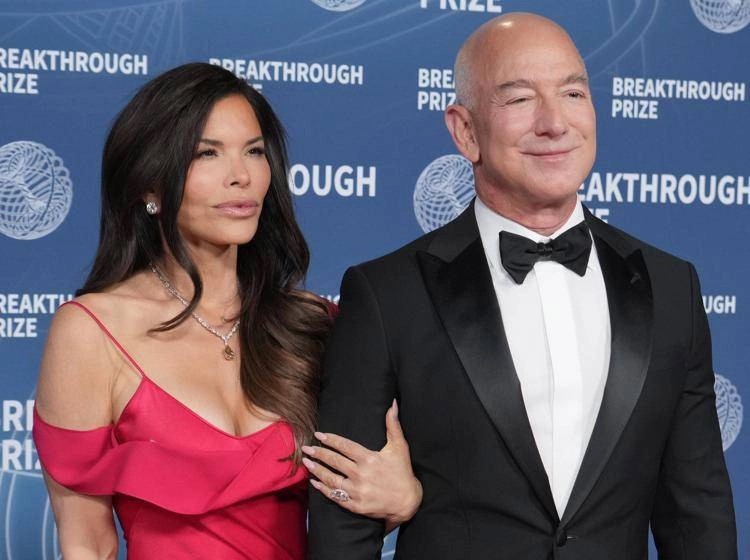 Nozze Bezos a Venezia, tra le proteste