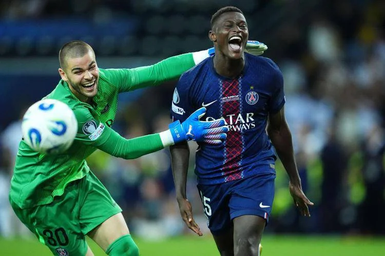 La Supercoppa al PSG ai rigori