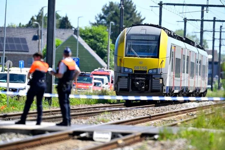Belgio, treno investe scuolabus: vittime