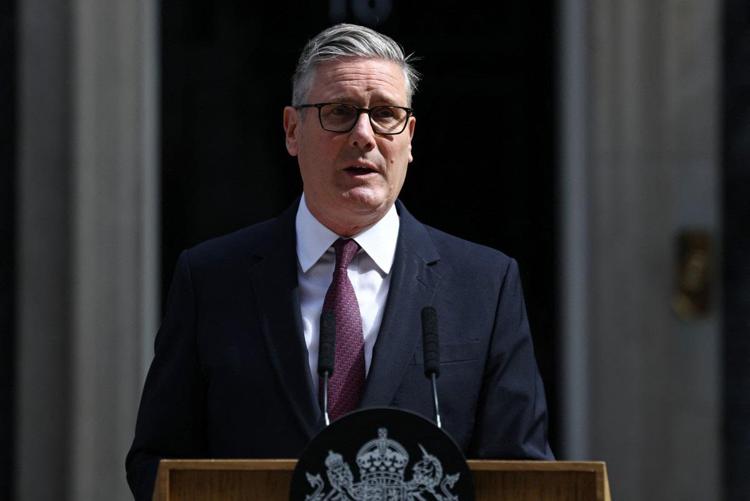 UK, Starmer lascia il governo e il labour. In pista per la successione Andy Burnham